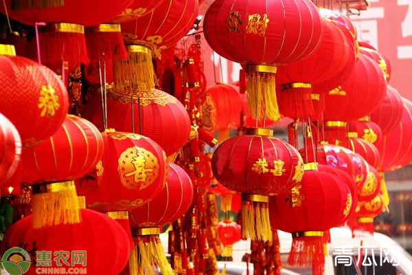 春节摆地摊卖什么最赚钱而且很受欢迎？