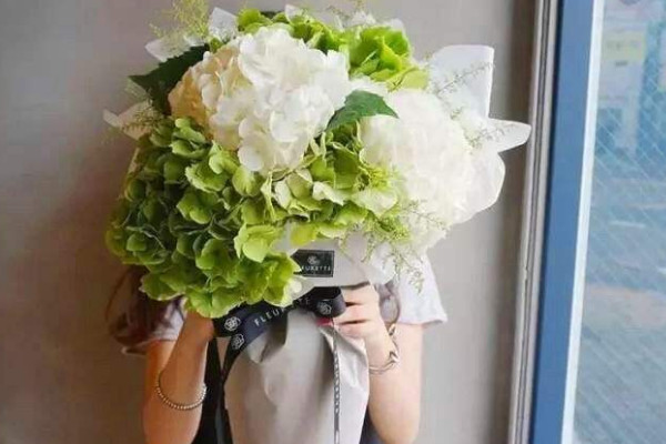 包花的方法是什么，花店常用喇叭状包花法