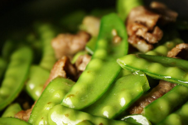 荷兰豆不熟有毒吗，夹生的荷兰豆含有毒性