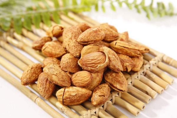 巴旦木和杏仁的区别,巴坦木为扁桃的内核