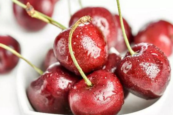 车厘子怎么洗才干净，盐水清洗较为常用