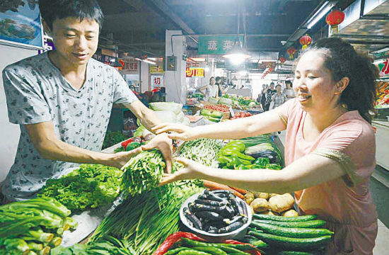 辽宁沈阳“地产菜”批量上市 菜价集体“退烧”