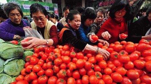 陕西西安：菜篮子逢节咋就变沉重？