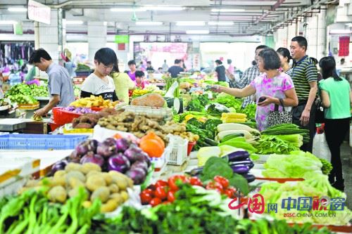 广东东莞：豆角10元/斤 雨天致菜价涨涨涨！