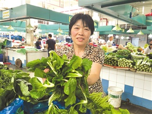 江苏吴江本地菜琳琅满目 国庆餐桌够丰盛